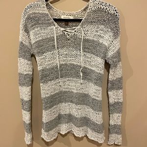 Sonoma women’s size Large stretchable, fitted v-neck sweater